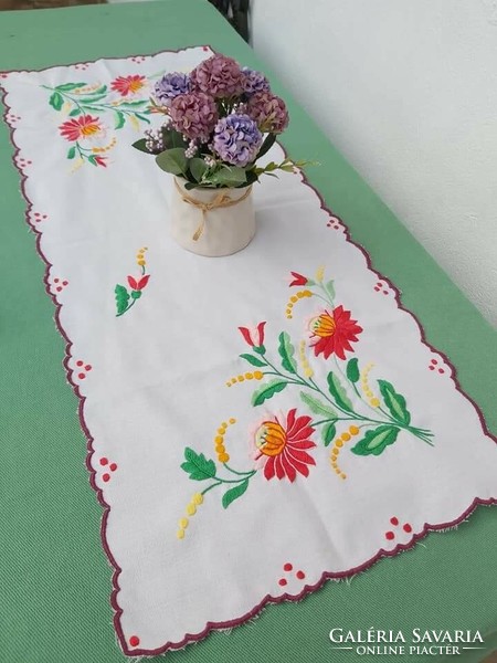 Gyönyörű hímzett asztali futó terítő asztalterítő nosztalgia darab falusi paraszti