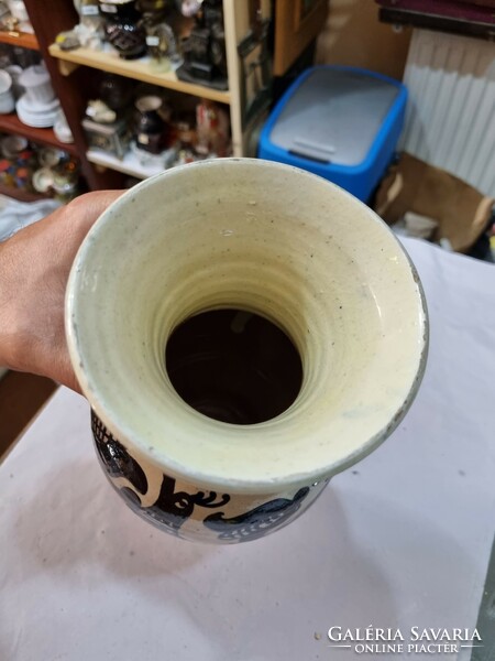 Corundum ceramic vase