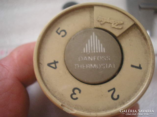 M15 old danfoss thermostat can be adjusted in steps from 1 to 5 to effectively reduce heating costs.