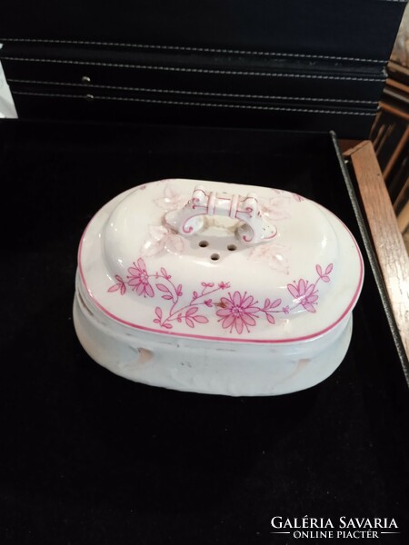 XIX. Porcelain butter dish from the end of the century, size 15 x 8 cm,