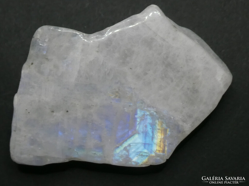 Natural iridescent moonstone mineral. 27 grams
