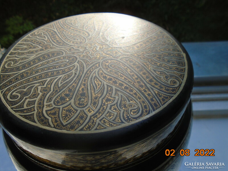KASHMIR kézzel készült,kézzel festett arany mintákkal nagy lakk tea tartó,aranyozott rézzel bélelve
