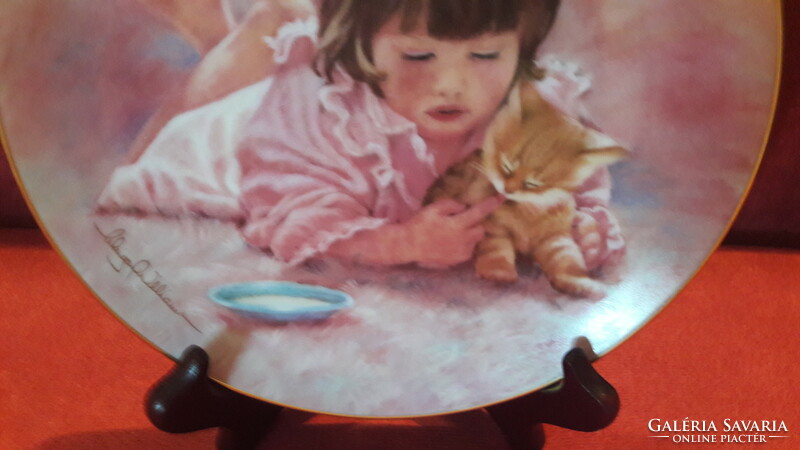 Kislány cicával dísztányér, gyerekes porcelán tányér (M2587)