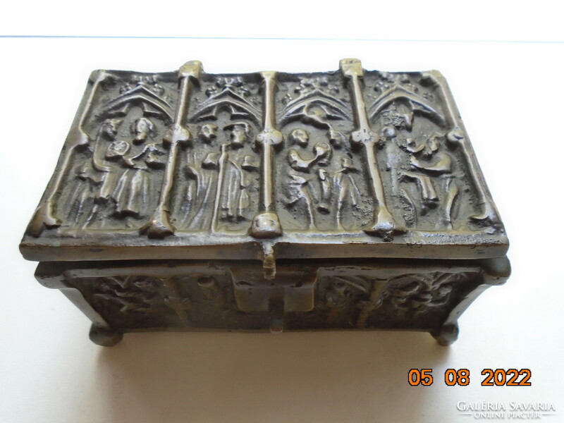 19.Sz erhard&söhne in Nuremberg style with neo-gothic relief bronze relic, jewelry box 1.7 kg