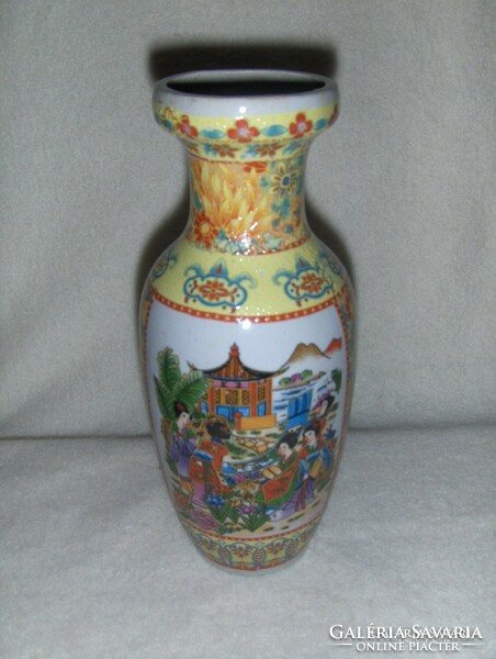 Richly decorated Chinese porcelain vase 20 cm (18/d)