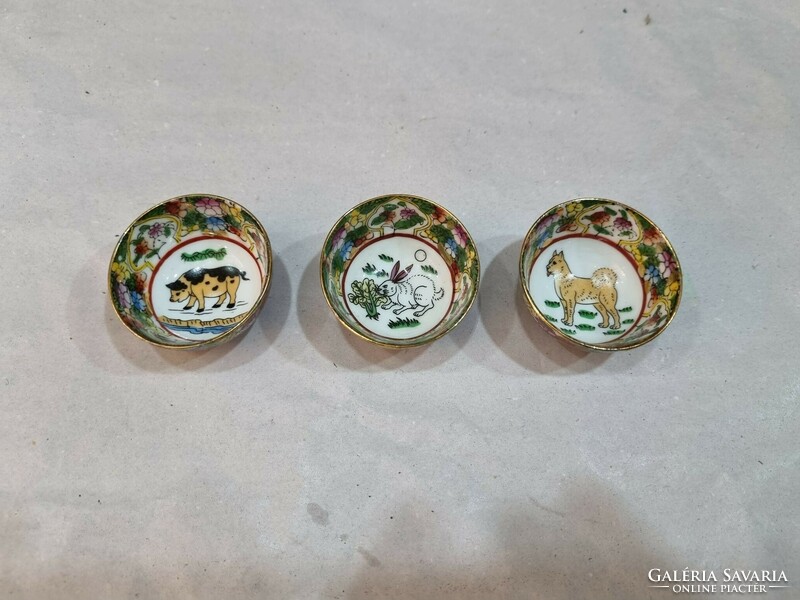 3 Chinese porcelain cups