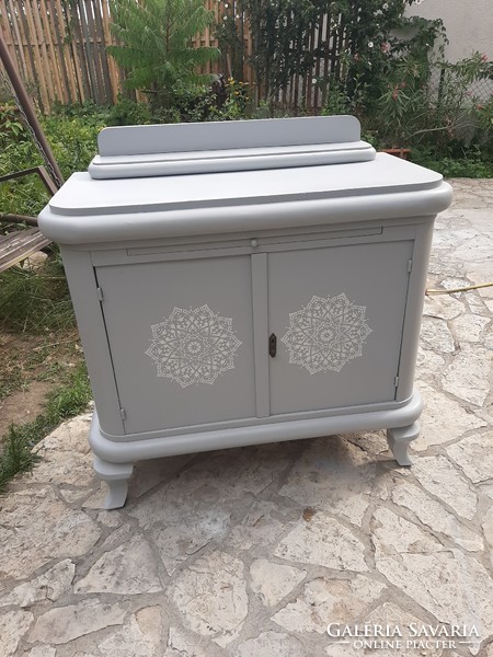 Art deco chest of drawers in Provence style