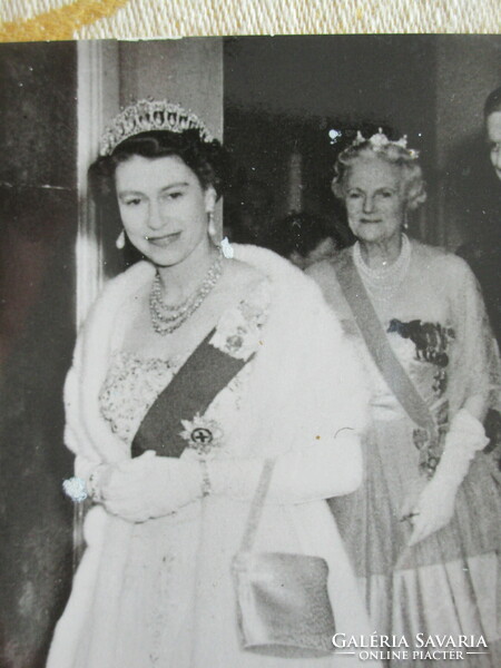 Cca 1958 II. Erzsébet brit királynő - Winston Churchil London Downing Street 10 korabeli fotó