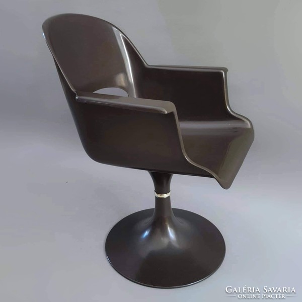 Space age swivel armchair