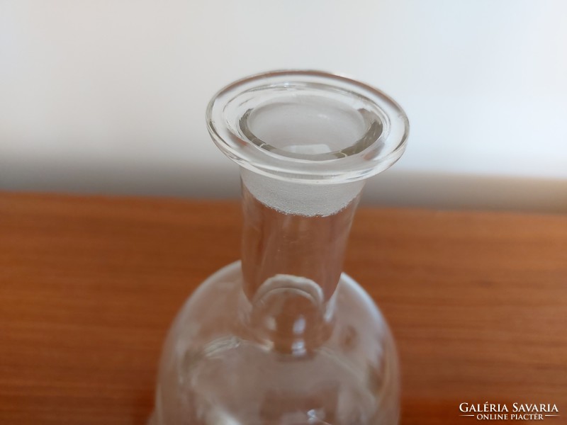 Régi üveg dugós palack csiszolt szőlőmintás borkínáló borosüveg