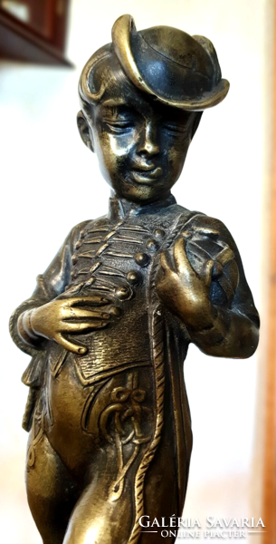 Gondos József - nyalka fiú - bronzszobor