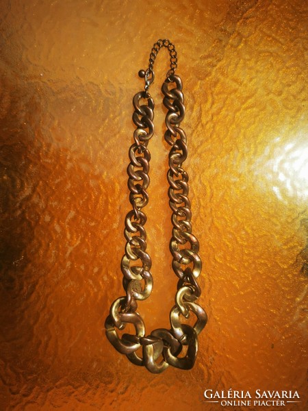 Necklace made of thick chain links,