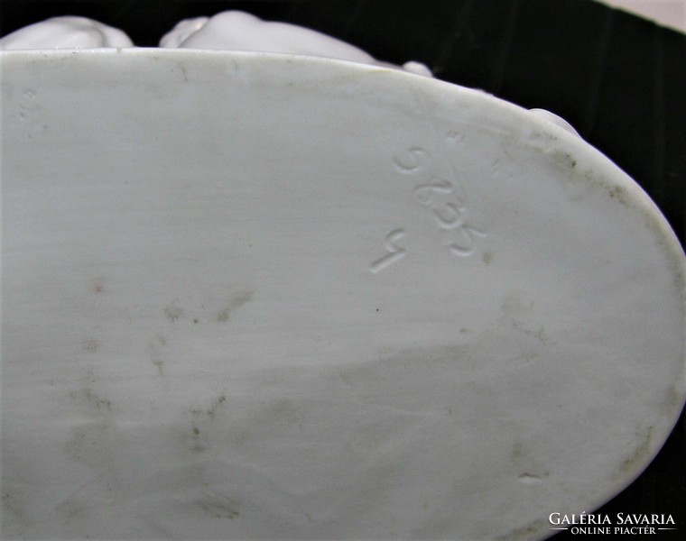 Szüretelők - Herendi fehér porcelán