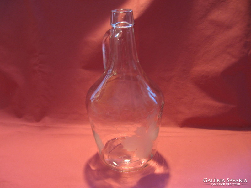 Artistically polished, etched grape-decorated bottle, jug, demison 1.8 l