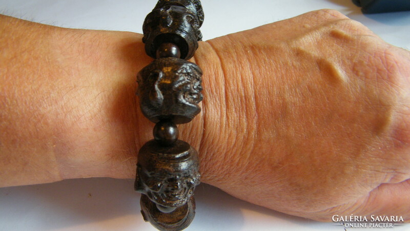 Hand carved Buddha head bracelet, made of wood.