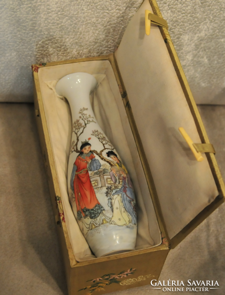Chinese eggshell porcelain vase, republic period