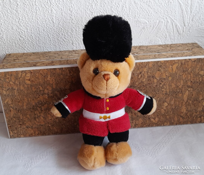 English palace guard bear (keel toys)