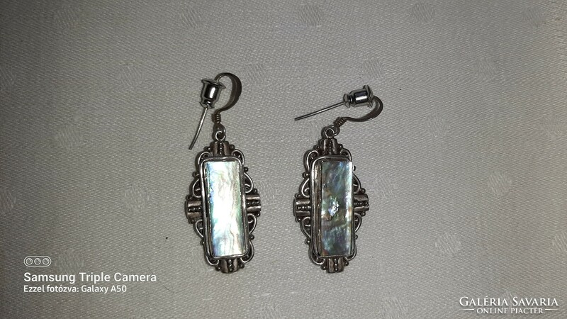 Antique-style earrings with beautiful silver finish and mother-of-pearl, special and showy