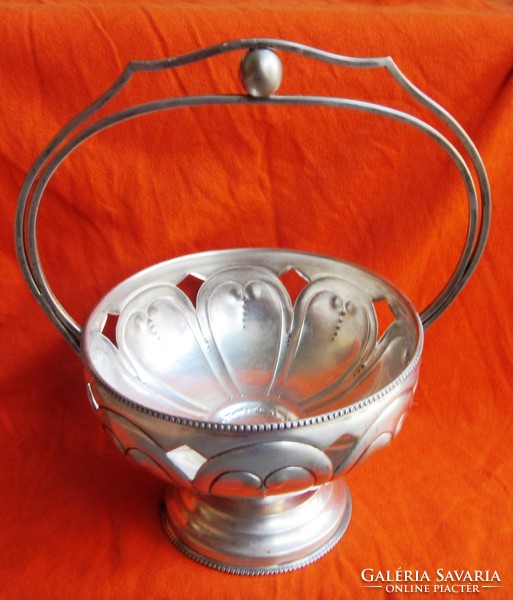 Régi ezüst kináló kosár, jelzett, dekoratív darab, 20 cm magas, átmérő 12,5 cm, 287,7 gr