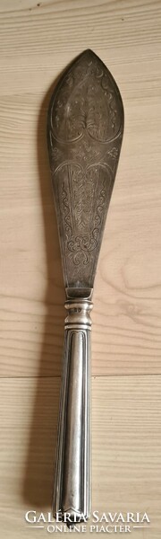 Cake spatula with antique silver handle