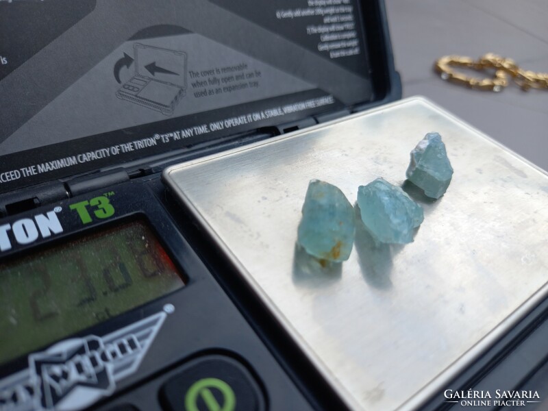 Aquamarine raw gemstones individually