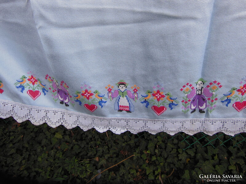 Tablecloth - 160 x 130 cm - handmade - embroidered in the round - crocheted - Austrian - perfect