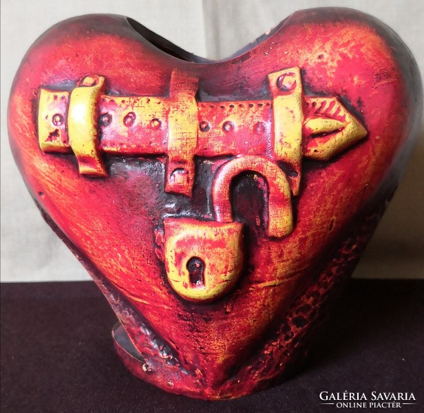 Dt/077 - karász ceramic raven house - open heart