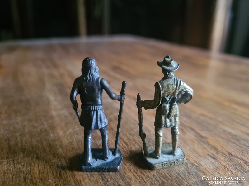 Buffalo Bill és Chato figura, fémből (Scame)