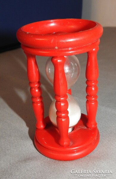 Red hourglass - wood / glass