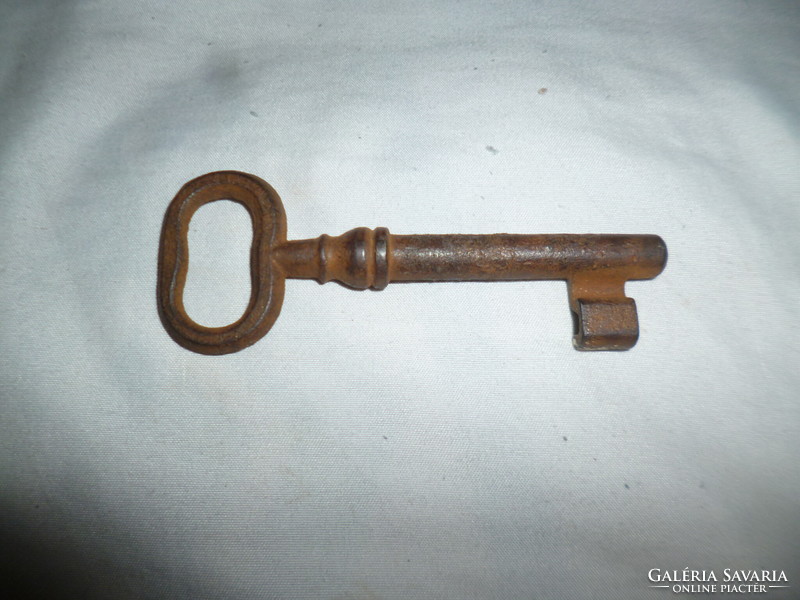 Antique iron key 10cm