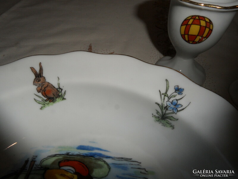 Double-walled, warm porcelain children's plate + 2 pcs. Egg holder