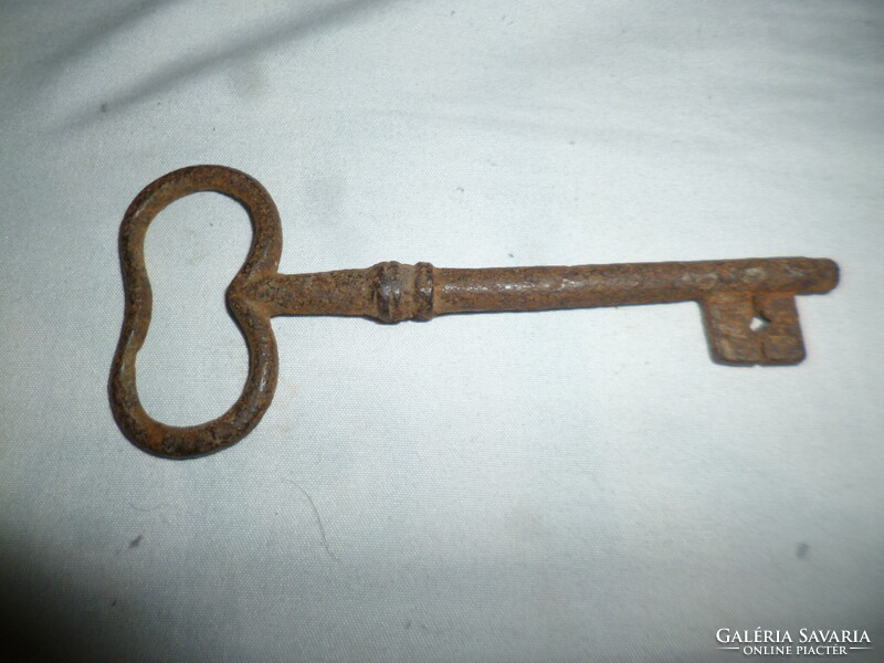 Antique 19th century iron key 12.5cm