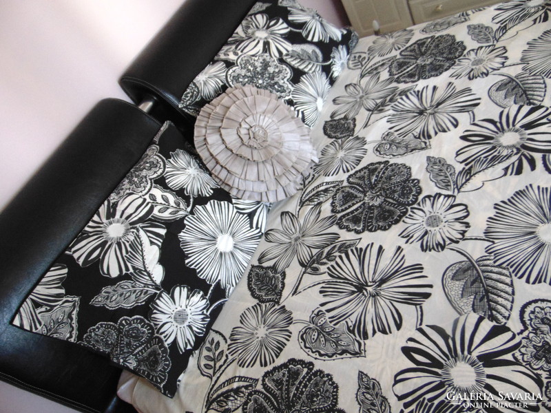 Beautiful floral bed linen set