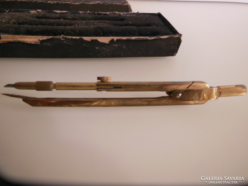 Circular - brass - olympia - 12.5 x 1.8 cm - antique - flawless