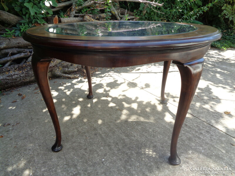 Reed table with glass top