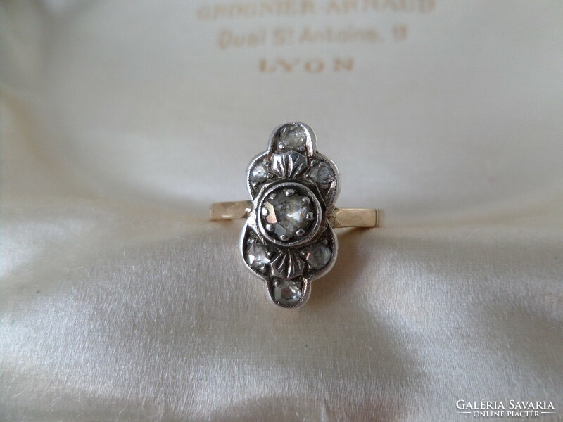 Art deco antique gold ring with diamonds
