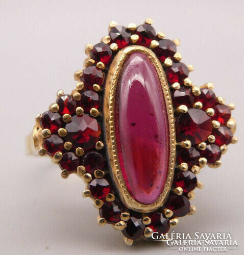 Silver ring gilded with garnet stones