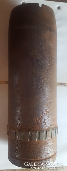 Srapnel 7,5 cm-es srapnelgránát hüvely öntöttvas lövedéke 2,7 kg a súlya és 21,8 cm hossza