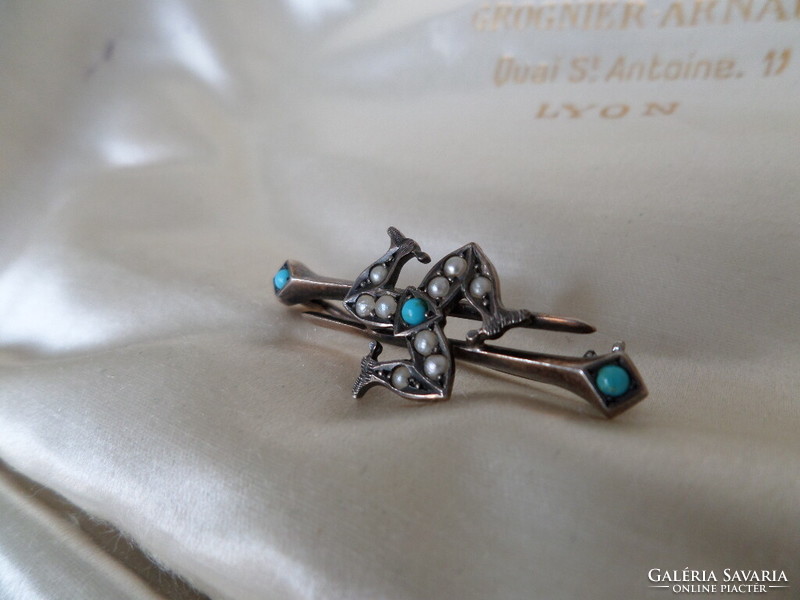 Antique silver pin / brooch with turquoise colored glass stones and small pearls