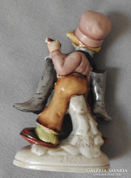 Suszterinas kisfiú -  jelzett, német porcelán