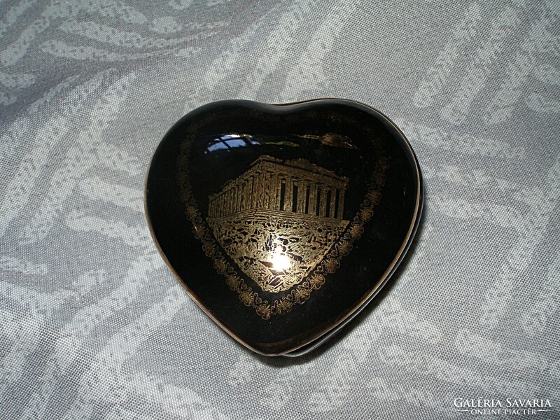 Porcelain heart jewelry holder
