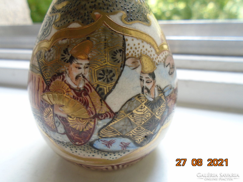 Edo satsuma multi-person vase with ancient double gourd shape with embossed hand painting, gold brocade patterns