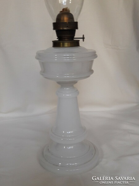 Antik régi asztali petróleum lámpa szakított fújt tejüveg test jelzett cilinder 19.sz nagyméretű