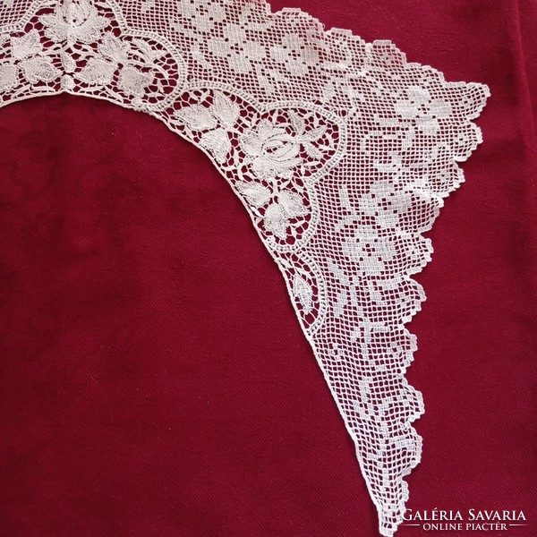 Special lace collar