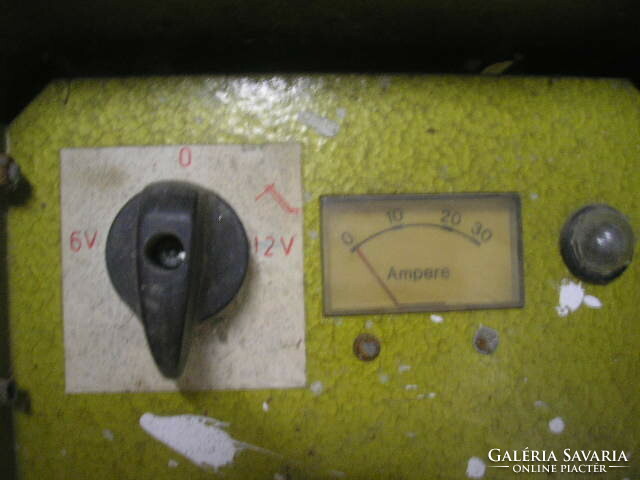 Old Hetra approx. 40-year-old welding transformer with built-in battery charger 6-12 v + built-in ammeter
