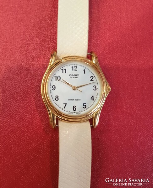 Casio women's watch, in beautiful, functional condition, for collectors.