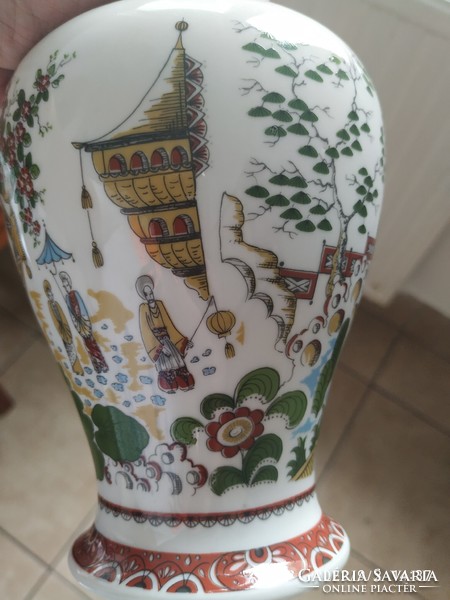Német porcelán váza keleti mintával eladó!