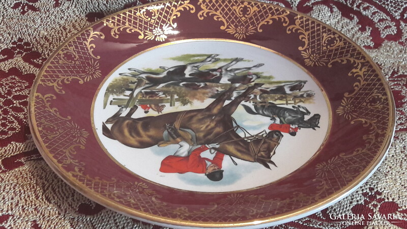 Porcelain plate with hunting scene with horse and beagle (m2925)