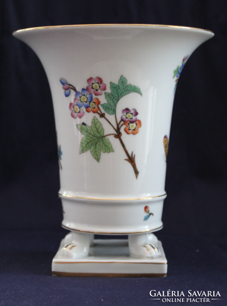 Herend Victoria patterned claw vase