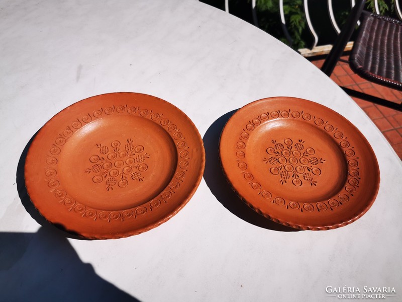 Pair of wall plates